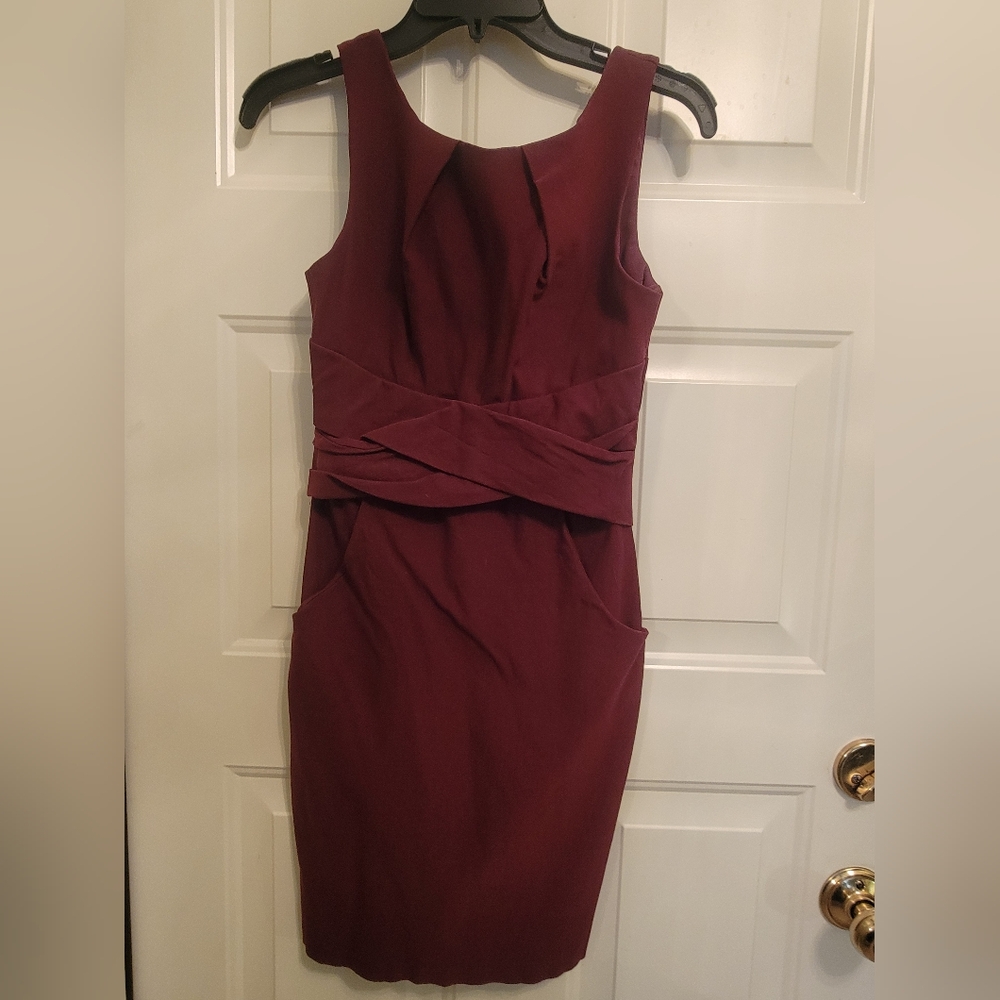 Burgundy body hugging w/pockets business dress. Stretchy size 5 lightweight